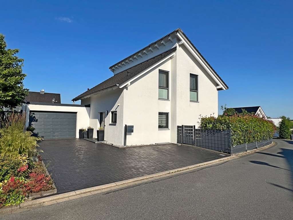 Provisionsfrei! Neuwertiges Einfamilienhaus in ruhiger und beliebter Wohnlage von Ennigerloh, 59320 Ennigerloh, Einfamilienhaus