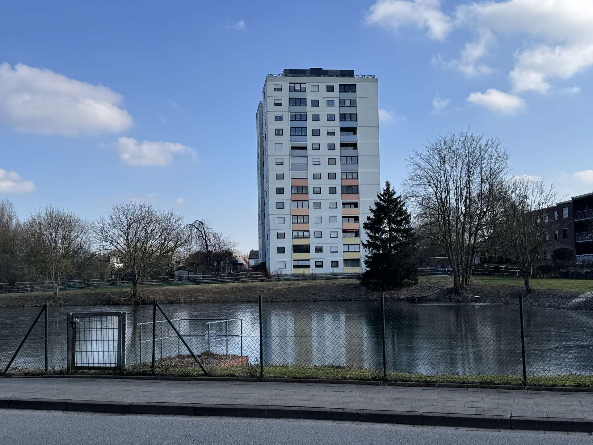 Schöne 3-4 Zimmer Eigentumswohnung in topgepflegtem Mehrfamilienhaus – Garage hinzukaufen möglich, 59269 Beckum, Etagenwohnung